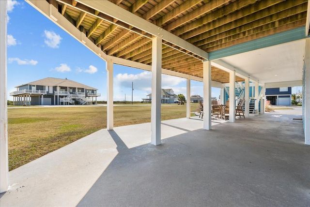 808 Pinata Drive, Crystal Beach, TX 77650