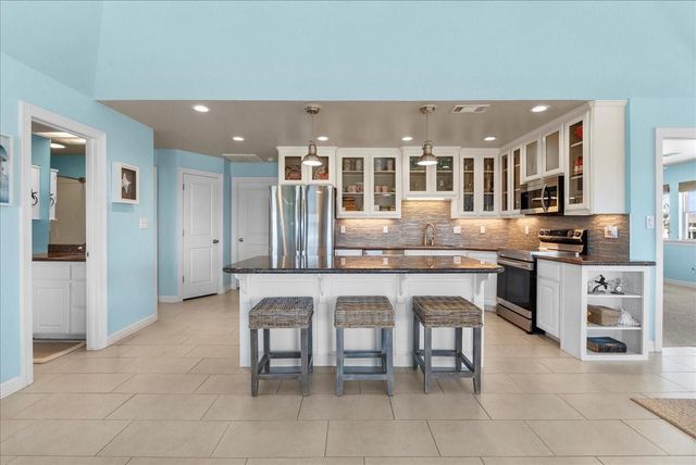 808 Pinata Drive, Crystal Beach, TX 77650