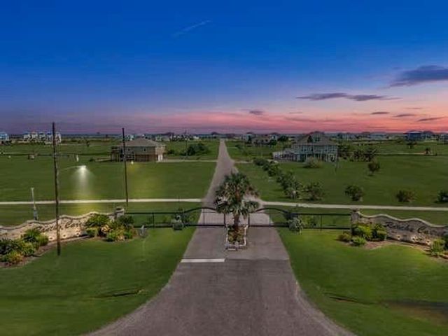 808 Pinata Drive, Crystal Beach, TX 77650
