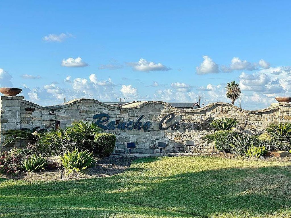 808 Pinata Drive, Crystal Beach, TX 77650