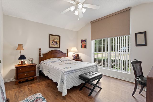 212 E Hideaway Lane, Hideaway, TX 75771