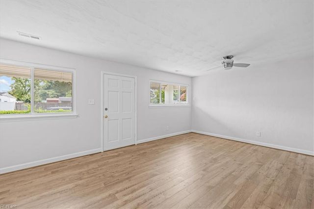 145 Paladin DR, Virginia Beach, VA 23452