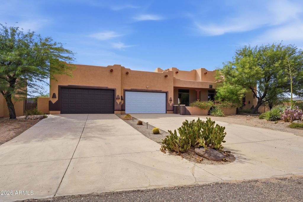 31 E DESERT HILLS Drive, Phoenix, AZ 85086 — exterior
