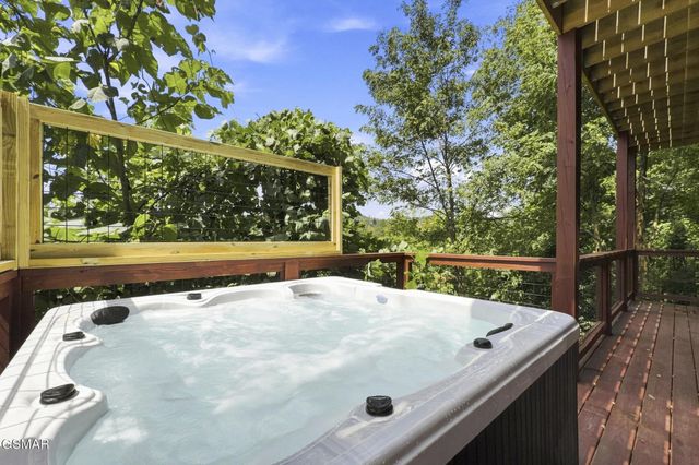 245 Brownsridge Road, Gatlinburg, TN 37738