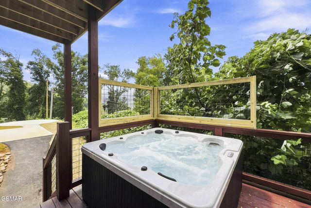 245 Brownsridge Road, Gatlinburg, TN 37738