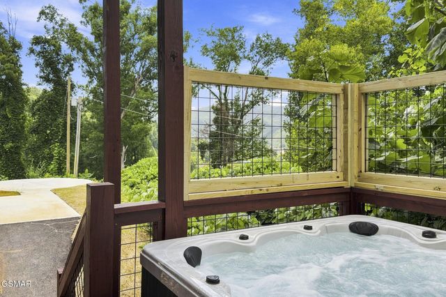 245 Brownsridge Road, Gatlinburg, TN 37738