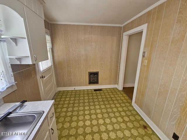 407 E College Ave, Carthage, TN 37030