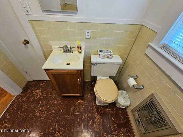 407 E College Ave, Carthage, TN 37030