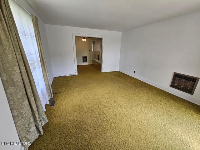 407 E College Ave, Carthage, TN 37030