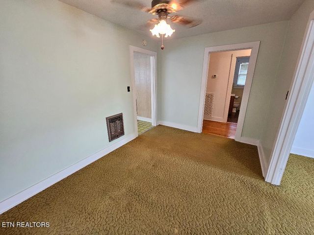 407 E College Ave, Carthage, TN 37030