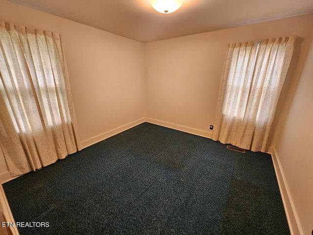 407 E College Ave, Carthage, TN 37030