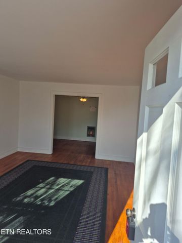 407 E College Ave, Carthage, TN 37030