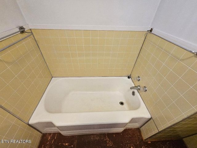 407 E College Ave, Carthage, TN 37030