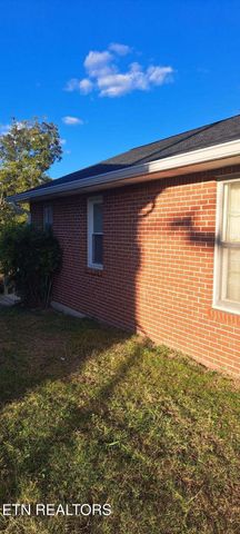 407 E College Ave, Carthage, TN 37030