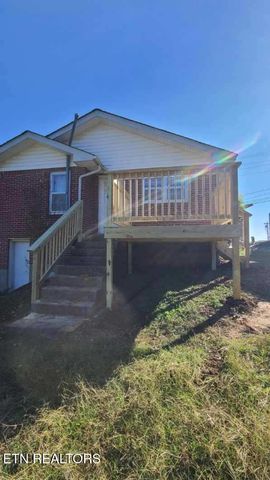 407 E College Ave, Carthage, TN 37030