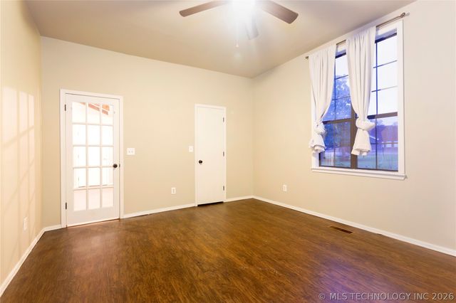 211 N State Street, Wagoner, OK 74467