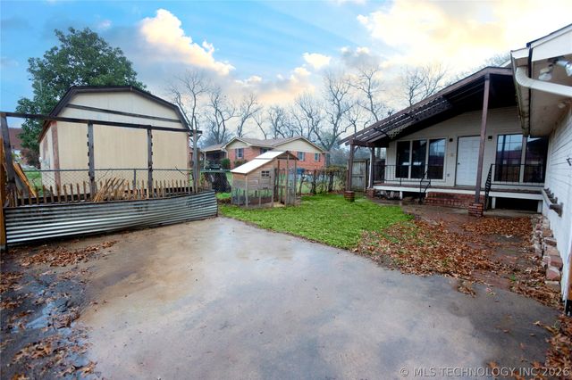 211 N State Street, Wagoner, OK 74467