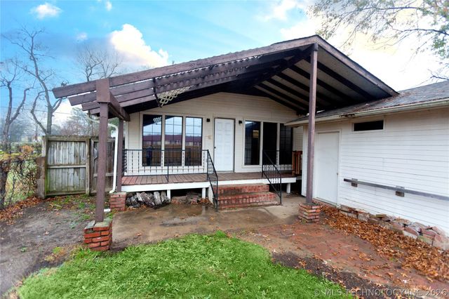 211 N State Street, Wagoner, OK 74467