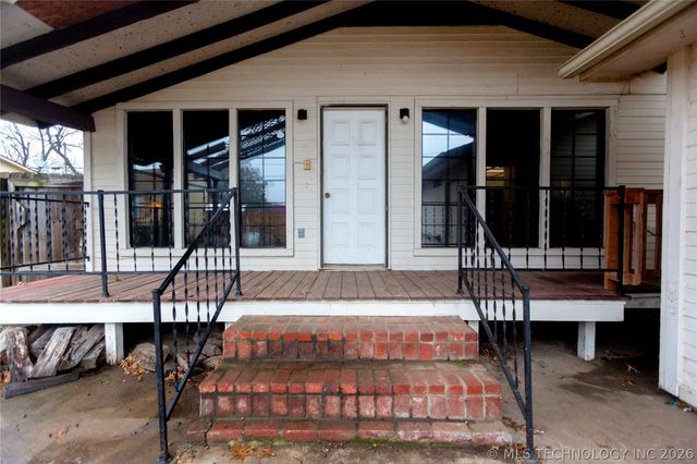 211 N State Street, Wagoner, OK 74467