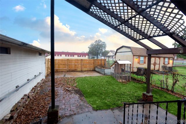 211 N State Street, Wagoner, OK 74467