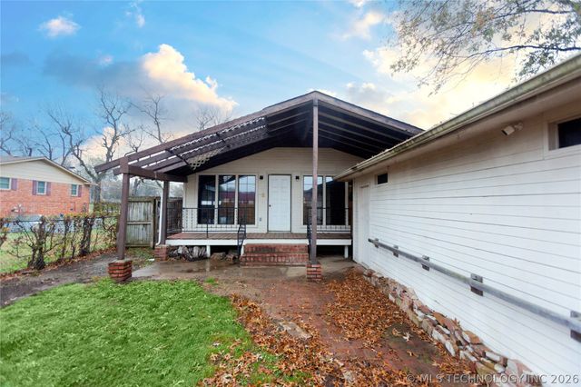 211 N State Street, Wagoner, OK 74467