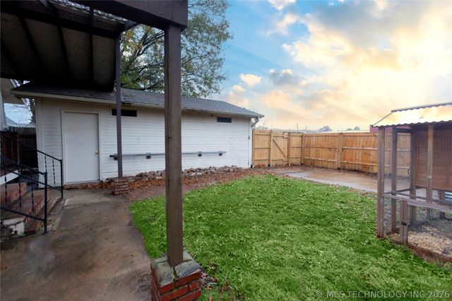 211 N State Street, Wagoner, OK 74467