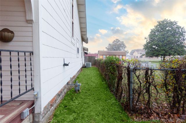 211 N State Street, Wagoner, OK 74467