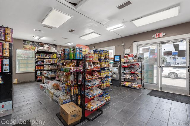 19898 Kelly Road, Harper Woods, MI 48225