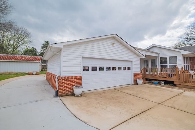 1114 N High St, Winchester, TN 37398