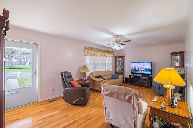 1114 N High St, Winchester, TN 37398