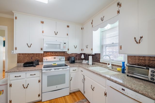 1114 N High St, Winchester, TN 37398