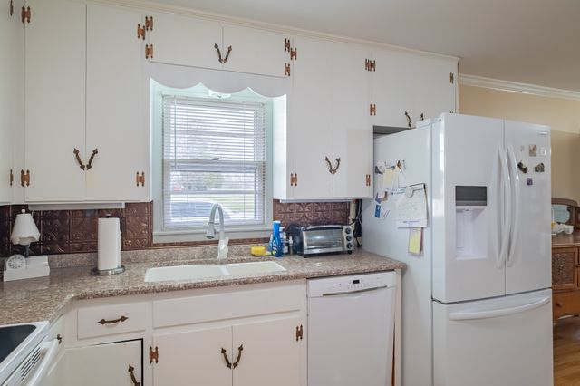 1114 N High St, Winchester, TN 37398