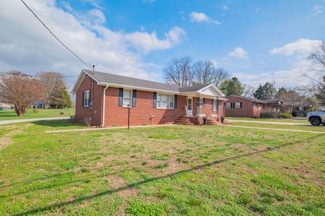 1114 N High St, Winchester, TN 37398