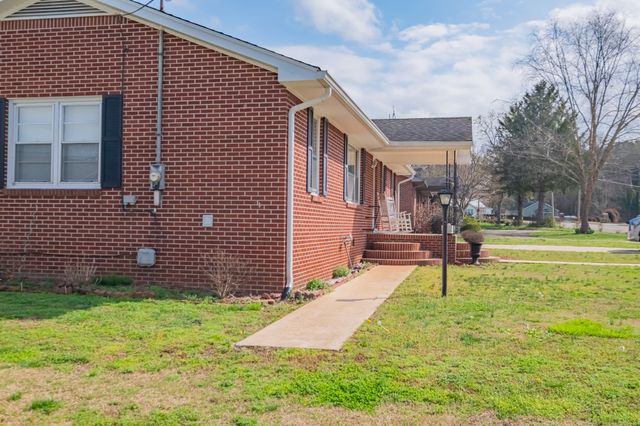 1114 N High St, Winchester, TN 37398