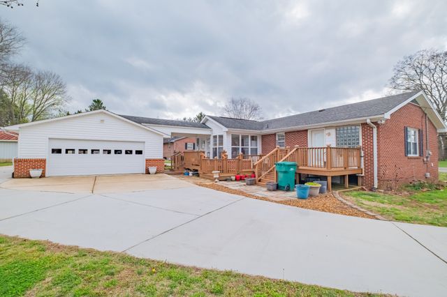 1114 N High St, Winchester, TN 37398