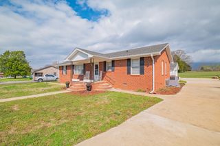 1114 N High St, Winchester, TN 37398