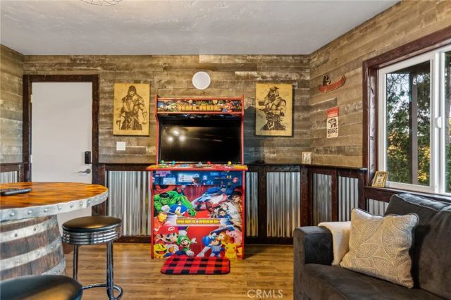 737 Bergschrund Drive, Crestline, CA 92325