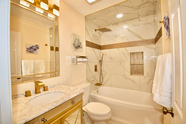 649 WILBUR Court, Gurnee, IL 60031