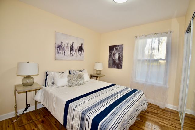 649 WILBUR Court, Gurnee, IL 60031