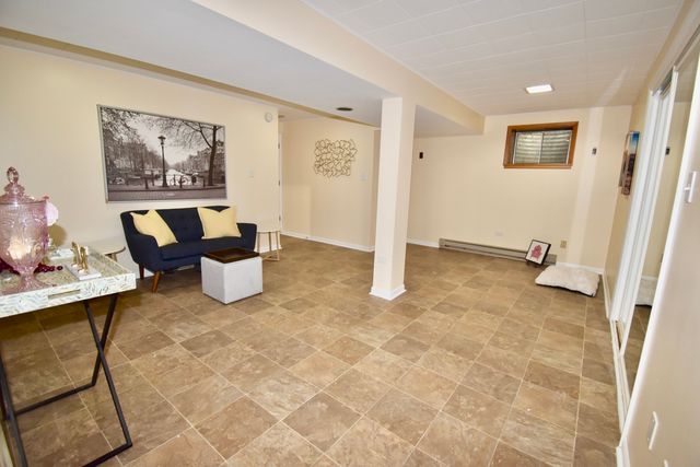 649 WILBUR Court, Gurnee, IL 60031