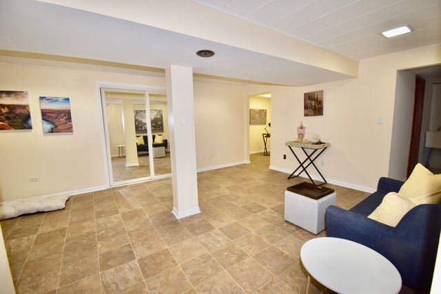 649 WILBUR Court, Gurnee, IL 60031