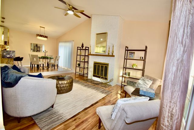 649 WILBUR Court, Gurnee, IL 60031