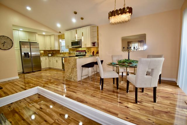 649 WILBUR Court, Gurnee, IL 60031