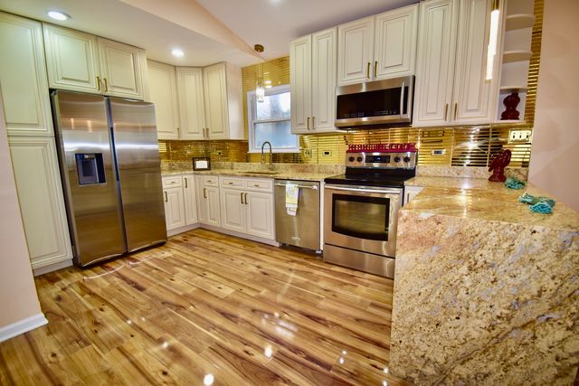 649 WILBUR Court, Gurnee, IL 60031