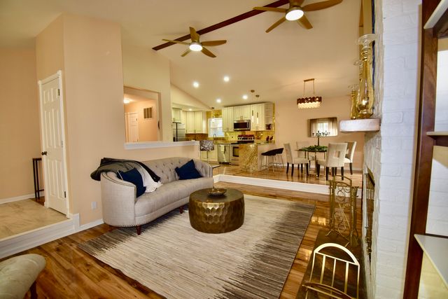 649 WILBUR Court, Gurnee, IL 60031