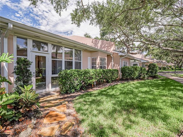 219 Park Shores Circle 219B, Vero Beach, FL 32963