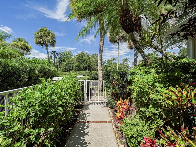 219 Park Shores Circle 219B, Vero Beach, FL 32963