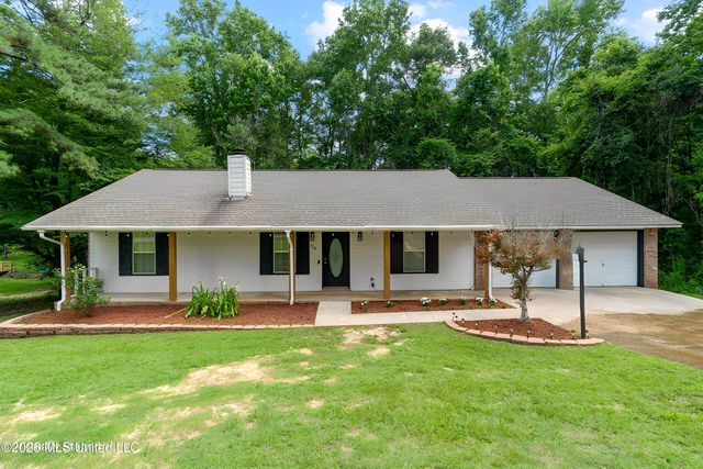 94 Deer Run Road, Hattiesburg, MS 39402