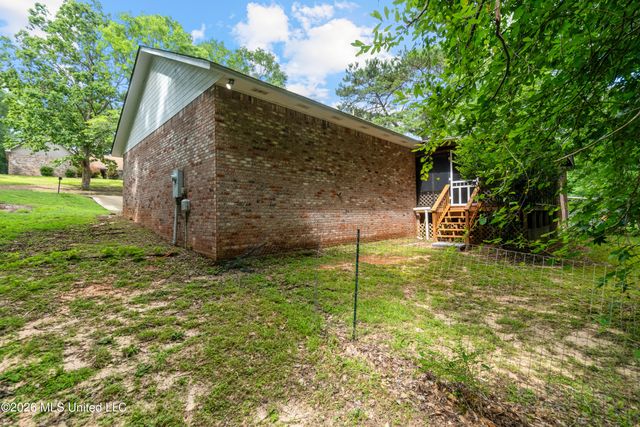 94 Deer Run Road, Hattiesburg, MS 39402