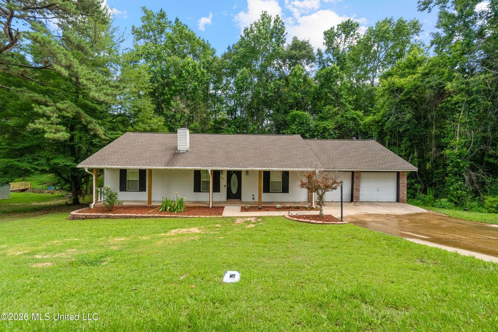 94 Deer Run Road, Hattiesburg, MS 39402
